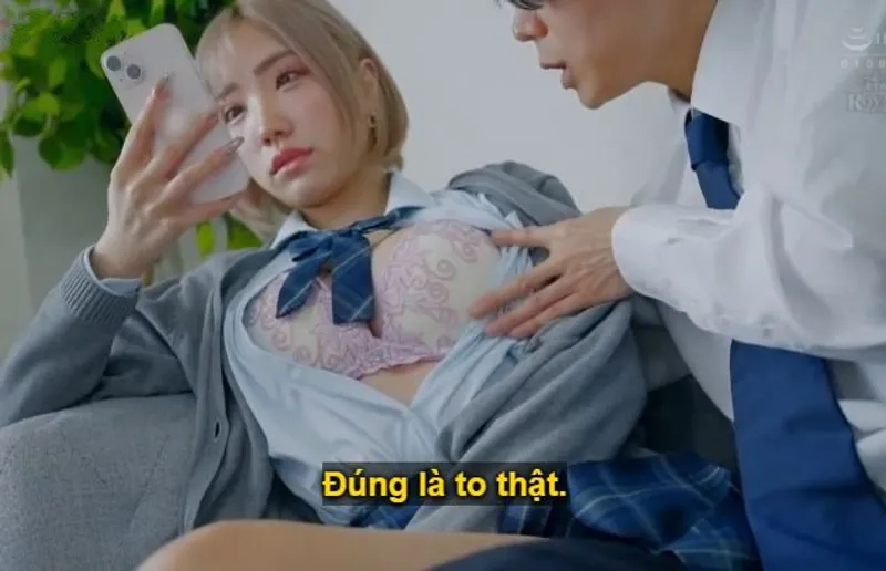 Cô học trò băng giá xa cách, chỉ cần tiền bạc đầy đủ, anh tha hồ muốn làm gì cũng được.